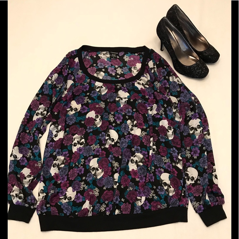 Torrid Skulls Purple Sweatshirt Plus Size 0.